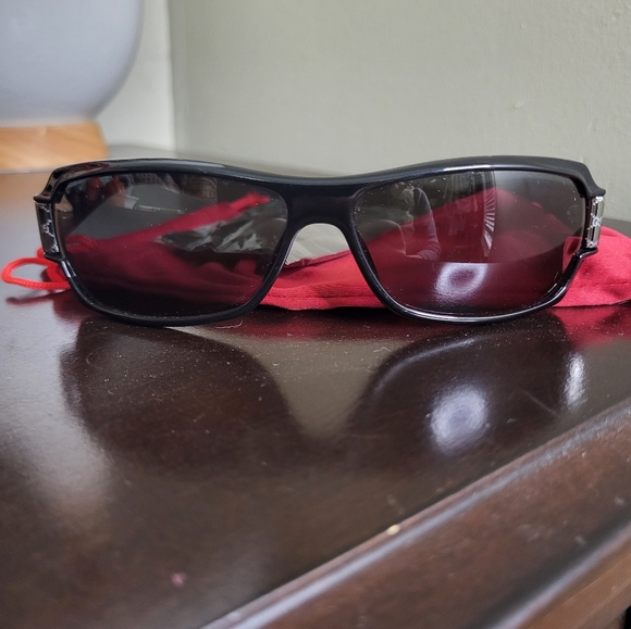 Gucci Sunglasses, Black Frame - Picture 3 of 8